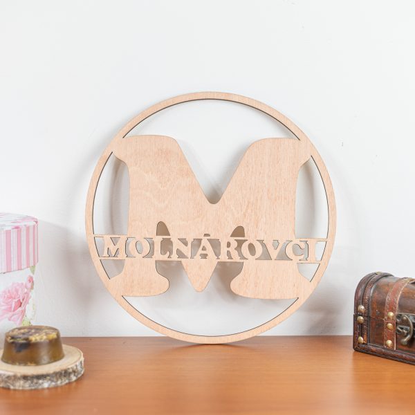Rodinný, drevený monogram do interiéru - borovica